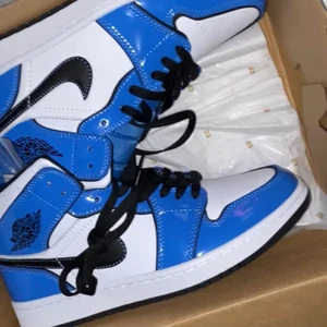 Jordans storlek 42 - Bra skick 