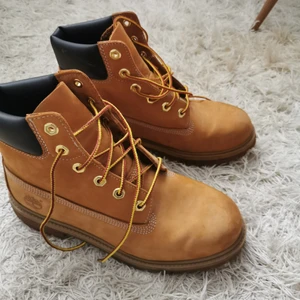 Timberlands stl 40 - Använda några gånger, är i väldigt fint skick. 