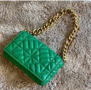 Väska  - Fin Bottega inspirerad väska från zara! Nyskick och använd  ett fåtal gånger!💕