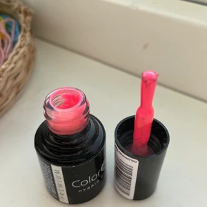 Neon rosa gel lack  - Neon rosa gellack, används med UV lampa. ‼️‼️🦋 lagt ut MASSA nytt så in och checka min sida🦋‼️❇️den 12 mars doneras ALLT till välgörenhet så passa på❇️