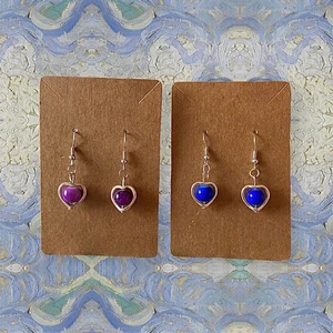 Hjärtformade örhängen💗 - Finns i färgerna lila, blå, grön och rosa🌟 Skriv gärna för frågor eller mer bilder! 💜 Alla beställningar får med klistermärken! Och alla över 100kr får en gratis ring! 💖