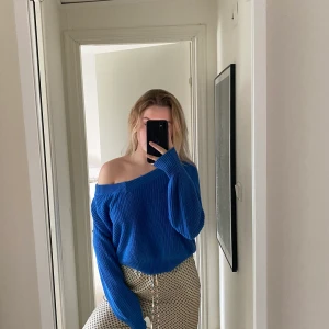 Blå stickad tröja - Blå stickad tröja från Ginatricot. Knappt använd. Storlek m