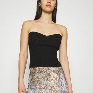 Populär Gina tröja - Säljer nu denna oanvända tröja från Gina i storlek 40, jätte snygg och helt oanvänd🦋🤍populär och slutsåld!