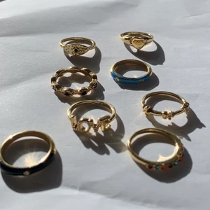 guldringar  - 8 stycken superfina ringar från Fire & Glory! Skriv för fler bilder:)