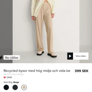 beiga kostymbyxor från nakd - säljer dessa superfina kostymbyxorna från na-kd. Har bara använt de 2/3 gånger så de är i perfekt skick! säljer pga att de inte riktigt är min stil. De är dock så sköna och perfekt längd på mig som är 170!!