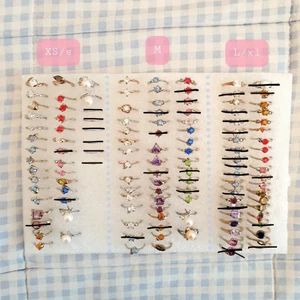 Vintage ringar ♻️🌷 - 🌷FÖRST TILL KVARN!🌷 25kr~💎⚪ 10kr~enkel ring (+frakt💕) VINTAGE RESTAURERADE Ringar🧚‍♀️♻️ Jättefina vintage ringar som har putsats och rengjorts. Givna ett nytt liv istället för att slängas♻️ Kan finnas FÄRG VARIATION på ringen beroende på vilken metall den är gjord utav och hur länge de varit oxiderade🙏🏼💁🏻‍♀️ Ta bild & ringa in!🌷 (Se bild 2 & 3 för närmare detaljer). De omarkerade finns kvar😚