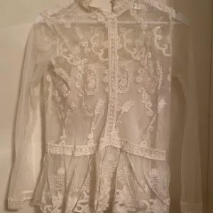 Festlig tröja - Fin och festlig tröja i storlek s. Köparen står för frakt:)