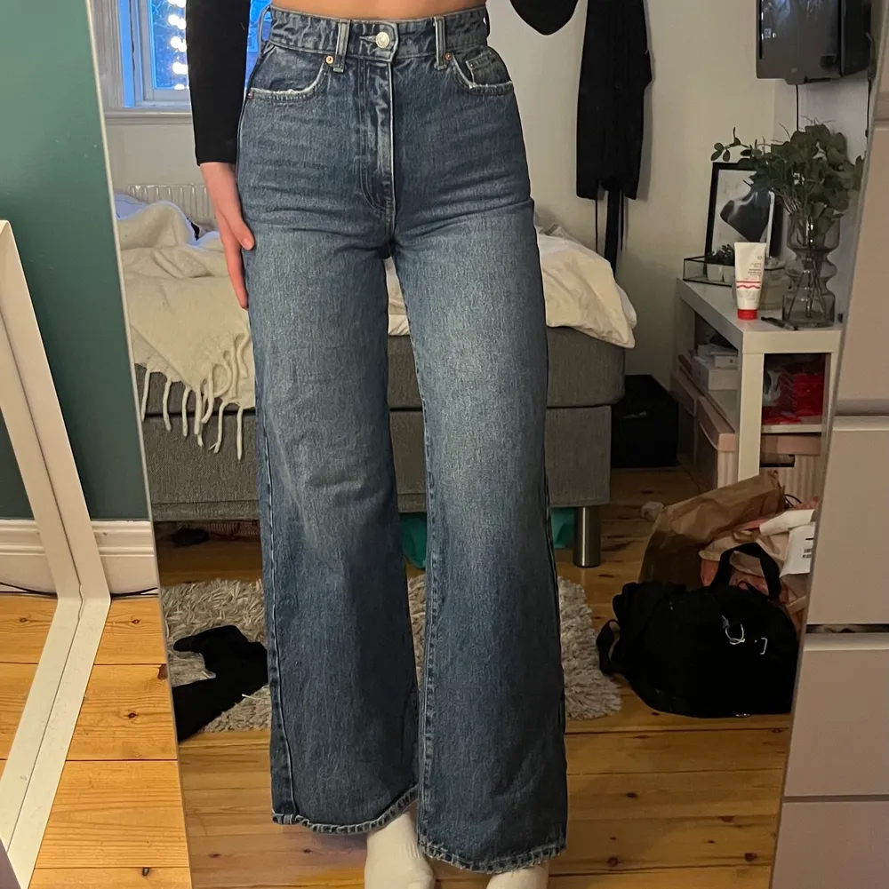Vida jeans från Gina tricot, fint skick! Säljer för 120 kr+ frakt . Jeans & Byxor.