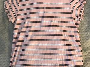 Rosa tröja - En super gullig rosa tröja med ränder på! Så fin och är jätte strechig och skön! Den är i barn storlek 170 men passar även s/m då den är så strechig! Det enda är att den kan va tajt i armarna om du har en större m! Den är i fint skick! Vid frågor eller önskan om fler bilder är det bara att skriva till mig!💗