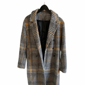 Kappa - Lång kappa från ichi i fint skick! Köpt för 1200, säljer för 400kr🌻