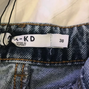 Nakd shorts i srl 38  - Fick dessa av min vän som ångra sitt köp så aldrig använda prislappen är kvar och dem är i bra skick