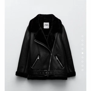 Biker jacka  - Biker jacka. Kemtvättad och fräsch. Nypris 1195kr, säljs för 350. Storlek xs men oversized 