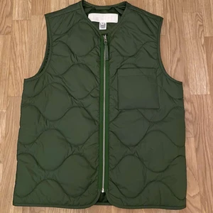 Arket väst - Arket väst fint skick i storlek 48. köparen står för frakten 💚