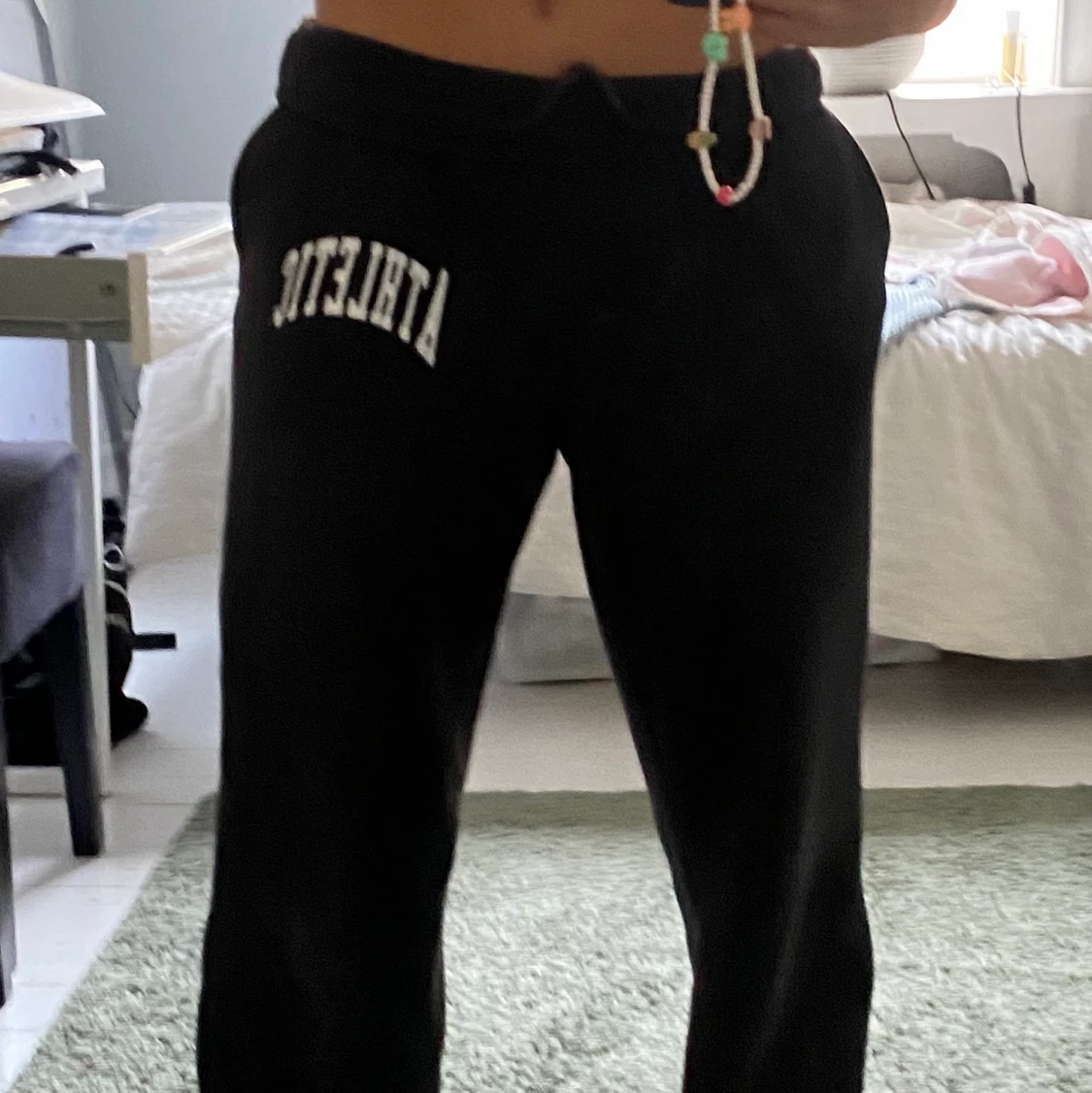 Mjukisbyxor/ sweatpants från weekday - 90