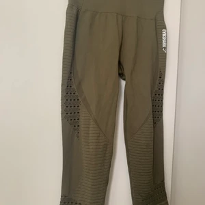 Gymshark seamless energy cropped  - Lappen är bortklippt men uppskattar till storlek s-m. KORT modell 