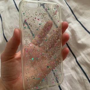 Glittrigt mobilskal! - Glittrigt mobilskal för IPhone 6s! Helt oanvändt, 20 kr och skalet är ditt (inskluive frakt) 💗💗💗
