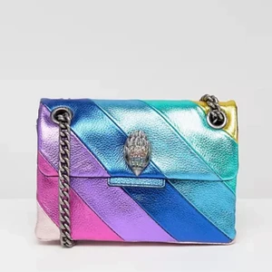 Kurt geiger väska - Säljer min så fina Kurt geiger väska som är regnbågig. Så fin och användbar!❤️ Köpte för 1900kr på Zalando och säljer för 800💞 I nyskick