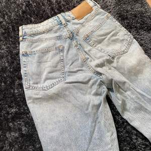 Säljer mina jeans från H&M då dom aldrig kommit till användning, har bara testat dom en gång så dom är i nyskick!🤩 Köpare står för frakten⚡️