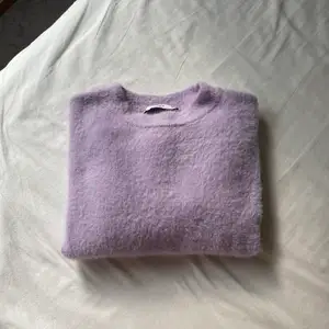Säljer denna tröjan från Mango som köptes för ca 1 år sen. Strl. S och sparsamt använd😊💜
