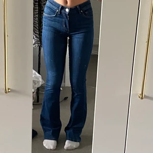 Blåa jeans  - Fina oanvända jeans från BIKBOK i storlek XS. Skit snygga 🥰kontakta vid intresse & köparen står för frakten ✨
