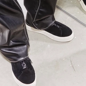 Eytys sneakers - Säljer mina Eytys sneakers som inte kommer till någon användning. Skorna är använda 1 gång och ser ut som nya. Har skolplan kvar.💕 Köpta för 1800kr på NK i Stockholm🌼