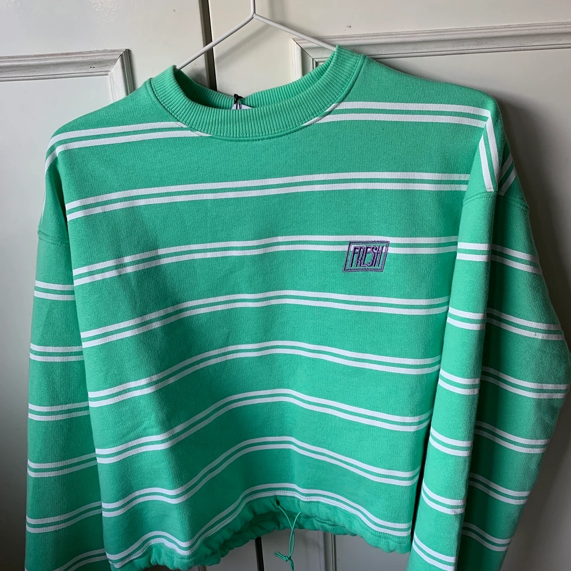 Grön tröja med dragsko 