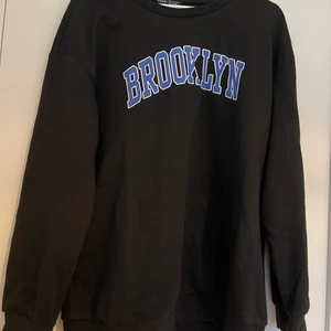 Sweatshirt  - En svart sweatshirt 