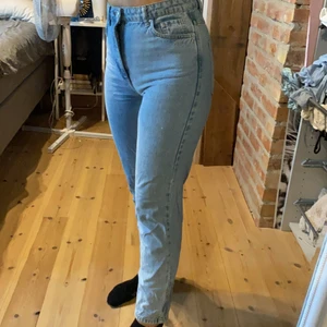 Boyfriend jenas  - Boyfriend jenas från Gina tricot, storlek s!! Jätte fint skick andvända fåtal gången. 120kr +frakt 