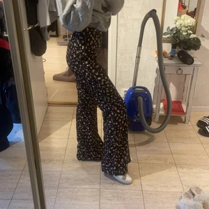 Stjärnbyxor - Fett coola flarebrallor från Loavies, aldrig använda. 