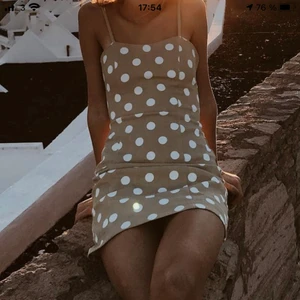 Klänning - Säljer en klänning i storlek XS. Säljer eftersom den inte passar längre. Säljs för 100 kr. 