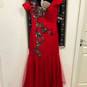 Festklänning  - priset kan diskuteras 