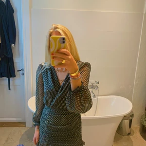 Intresse koll på klänning❤️ - Interesse koll på min super fina klänning från Zara, skriv till mig så diskuterar vi priset🥰