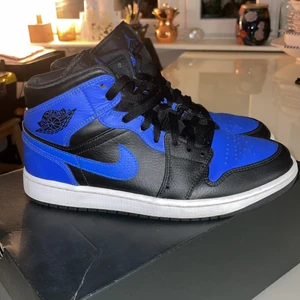 Jordans storlek 44  - Skorna är sparsamt använda, i fint skick. Ordinarie pris 1400kr säljs för 900kr inklusive frakt.