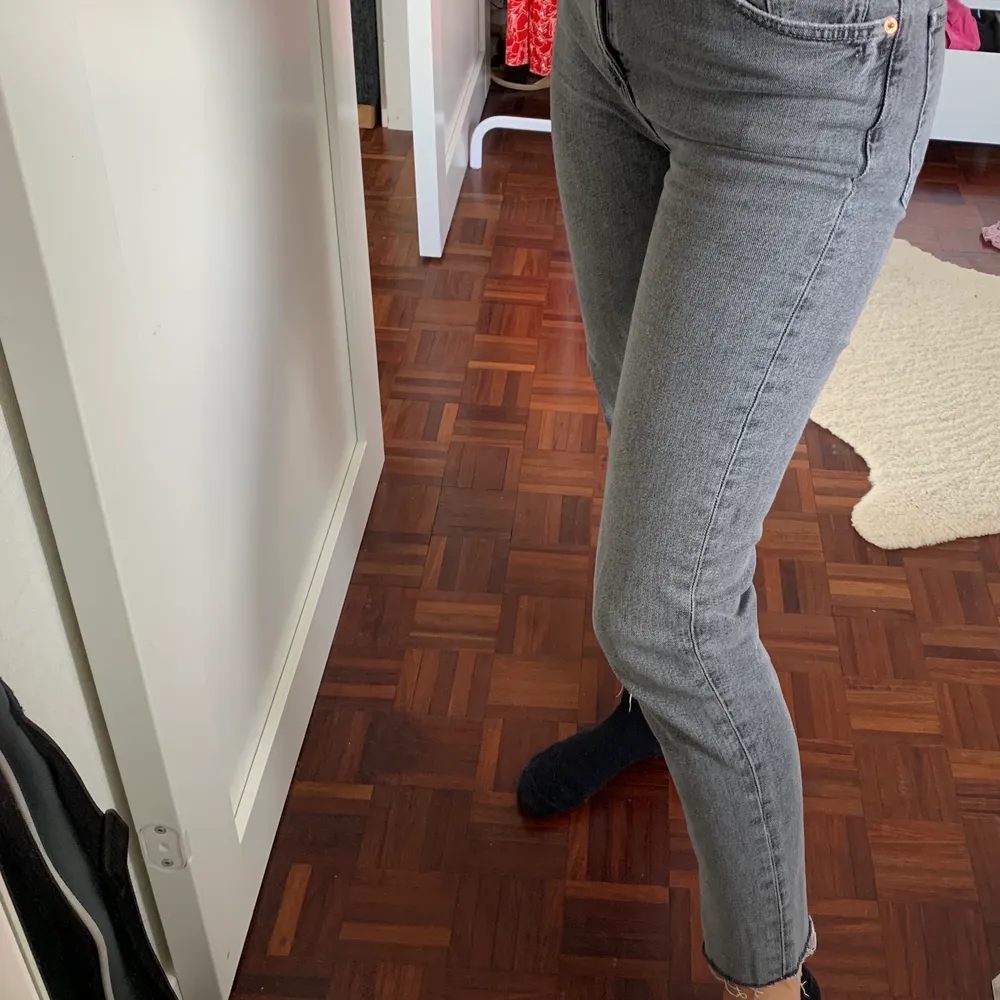 Snygga jeans från zara som är stretchiga och väldigt sköna!. Jeans & Byxor.