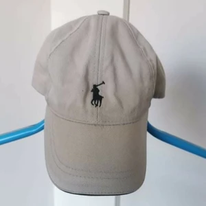 Keps - Beige märkeskeps som bara legat hemma, i bra skick!