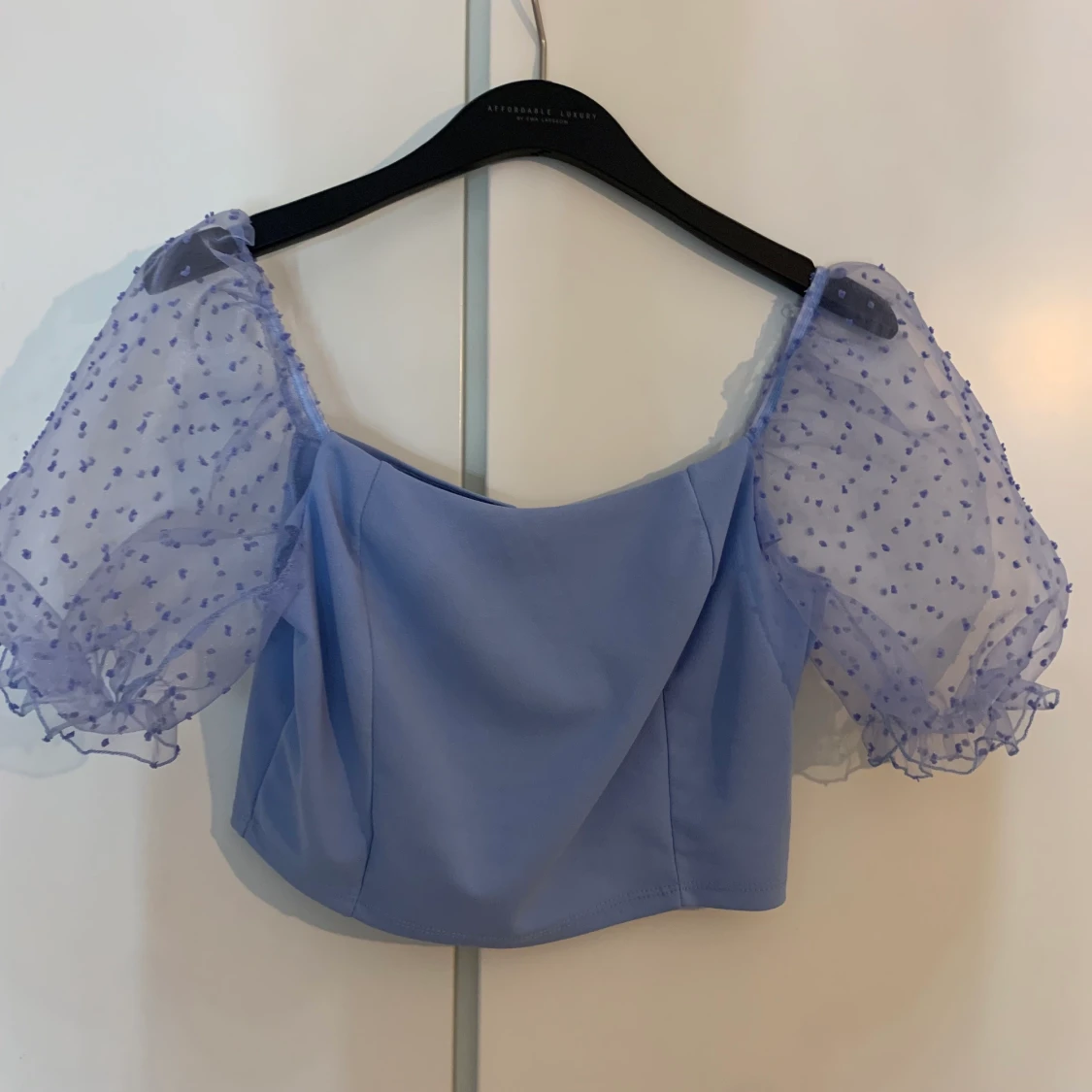 Puffärmad ljusblå topp - 90