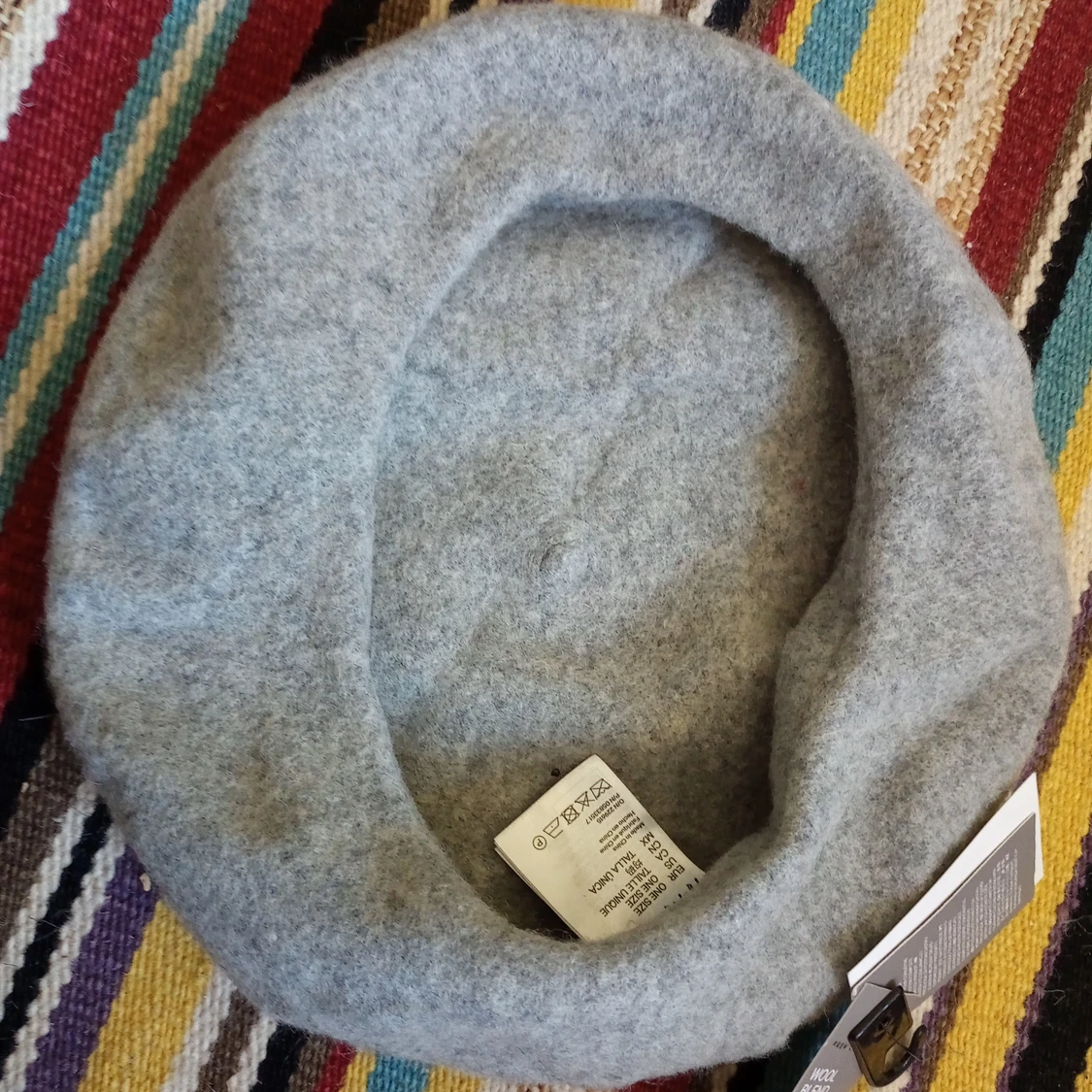 Grå oanvänd basker. FRI FRAKT! - 90