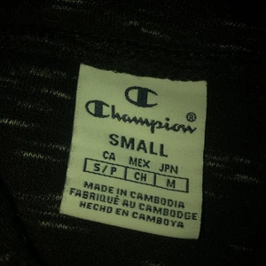 Champion hoodie  - Plagget är använt ca 1 gång och är i bra skick och sitter bra!