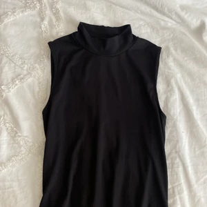 Body  - Endast avvänt en gång. Passar ”S” och ”XS”. Nypris 110:-