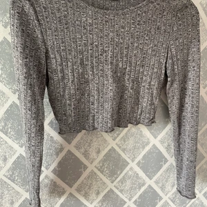 Kroppad tröja - Aldrig använd, endast testad. Byxor finns till💞