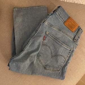 säljer mina 724 levis jeans ☀️☀️☀️