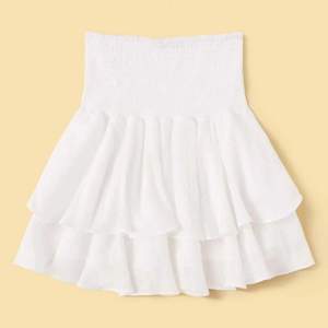 Helt ny kjol! Oanvänd , råka köpa två stycken därför jag säljer!💕