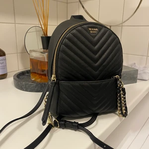 Mini väska från Viktor Secret äkta  - Allt följer med i dushbag pose från Viktor secret 