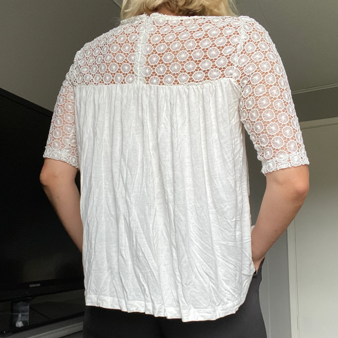 Topp med broderier upptill - 90