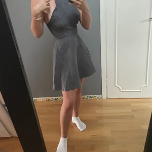 XS/S - Säljer denna jättefina klänning. Nästan aldrig använd, är för liten för mig:(. Kontakta för mer information. 