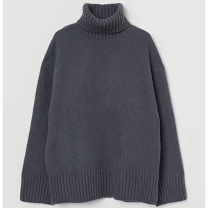 Slutsåld stickad tröja - INTRESSEKOLL på denna populära tröja från h&m. Bra skick och endast ägt i ca 3 veckor!💖 kom med bud