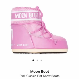 Moon Boots  - Säljer nu mina jättesöta rosa moon boots då jag beställde ett par nya i en annan färg, använd en vinter så lite smutsiga. Jättevarma och sköna skor, storlek 34-36 men passar mig som har 36-37. 💗 köpt för ca 1200 och säljer för 800. Frakt tillkommer 💓