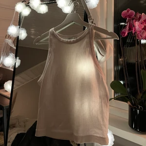 Zara linne - Ett traditionellt ribbat linne från Zara, slutsåld och populärt, sparsamt använt