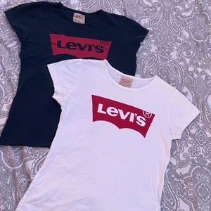 Levis tröja - Säljer båda dom är i storlek 14 men passar utan problem xs då jag själv haft dom och är 18år. Mycket fina dom är hela och rena 200kr tsm 150kr/styck😊💗 köpare står för frakten