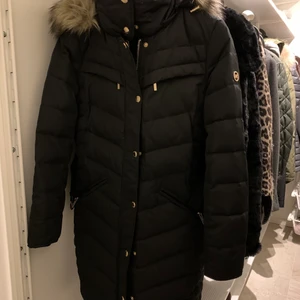 Michael Kors dunjacka  - Oanvänd Michael Kors vinterjacka köpt på Macys i USA. 
